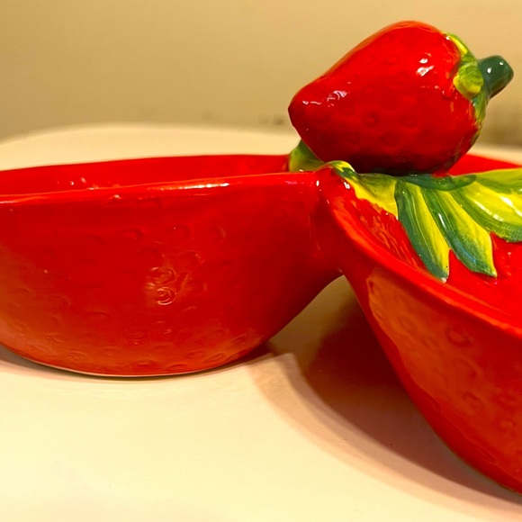 Strawberry 🍓 Kitchen Accessories | Jar w/ Lid & 3-section Toppings Serving Dish - Picture 12 of 12